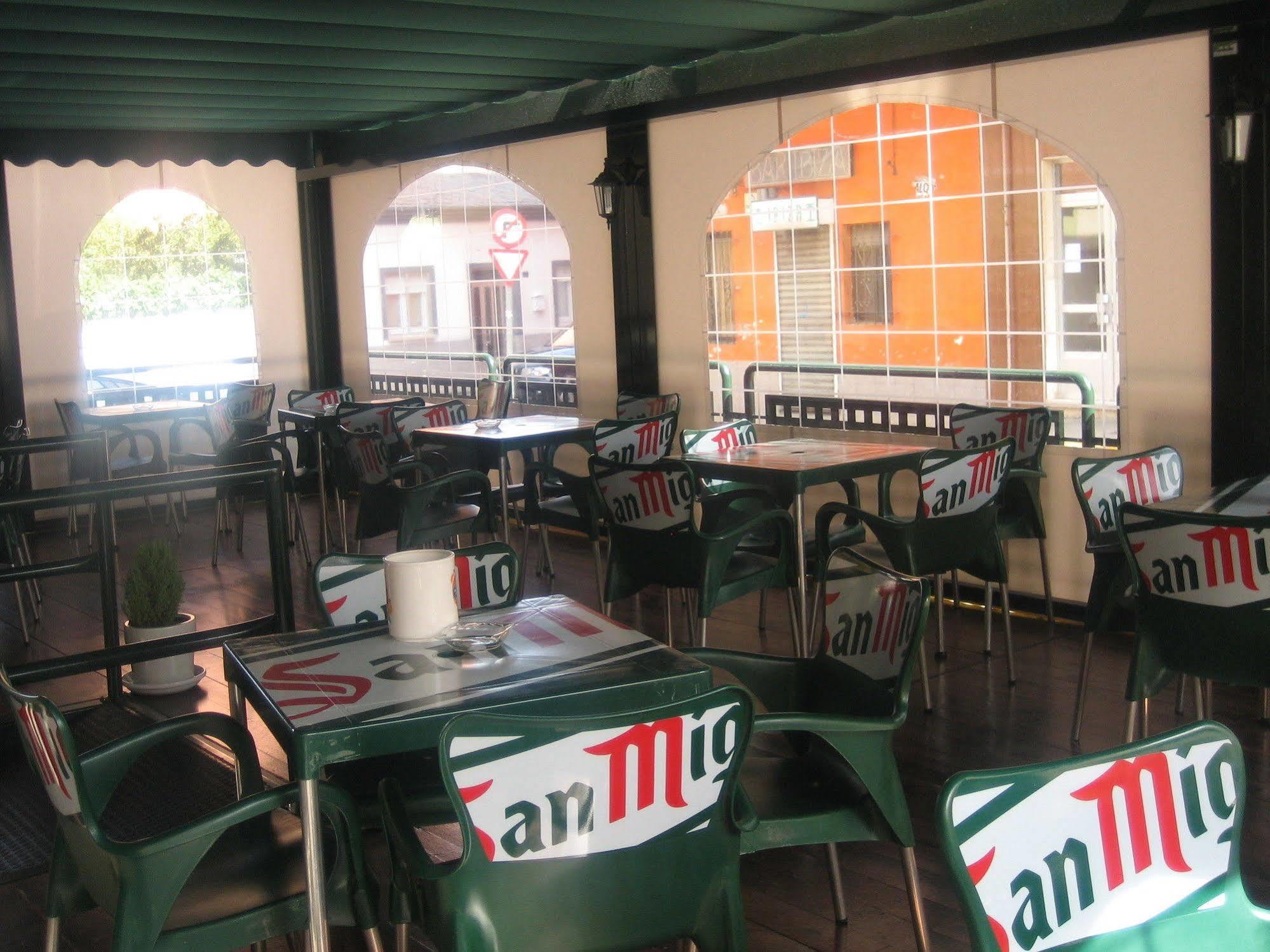 Hostal Restaurante La Trucha Benavente Exterior photo